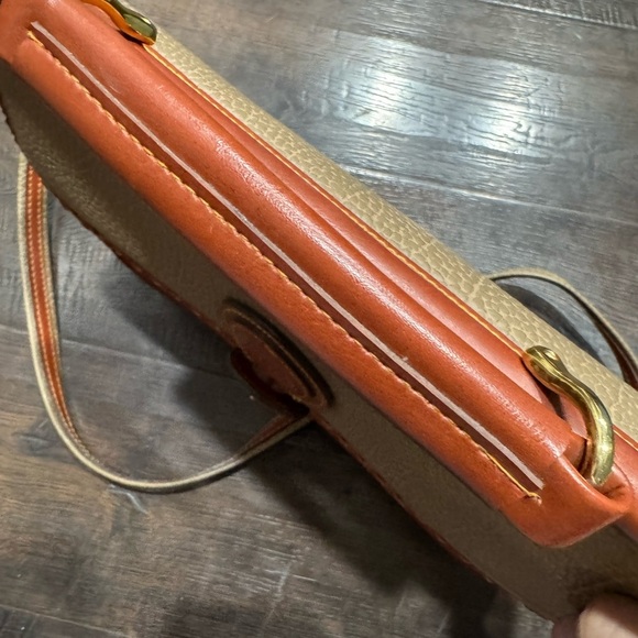 Alba Tan and Brown Crossbody Bag with Classic Design - Picture 8 of 12